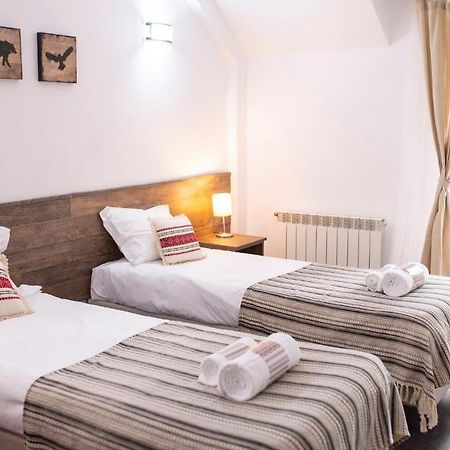 Hotel Floare De Colt Mînăstirea Humorului Exteriér fotografie