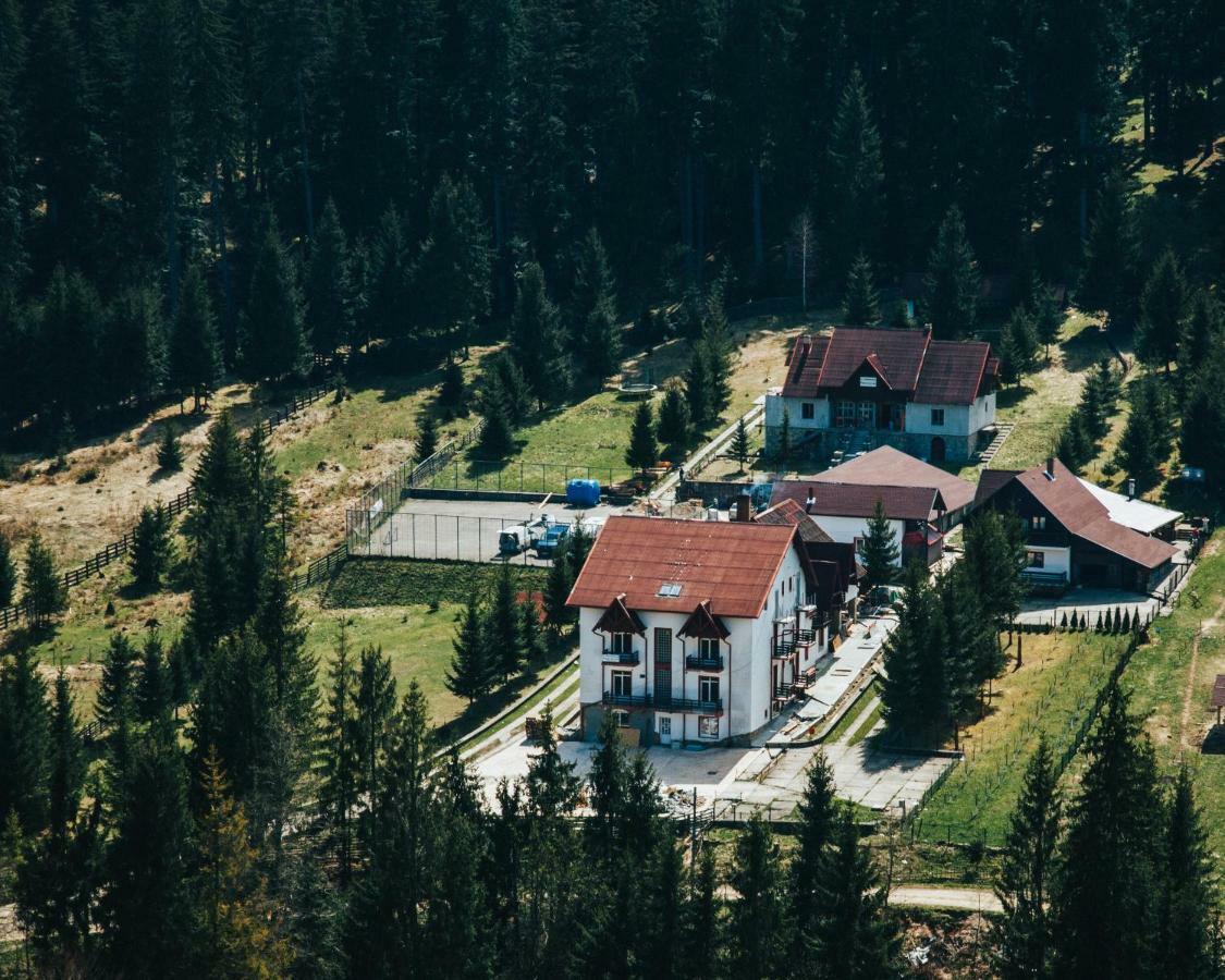 Hotel Floare De Colt Mînăstirea Humorului Exteriér fotografie