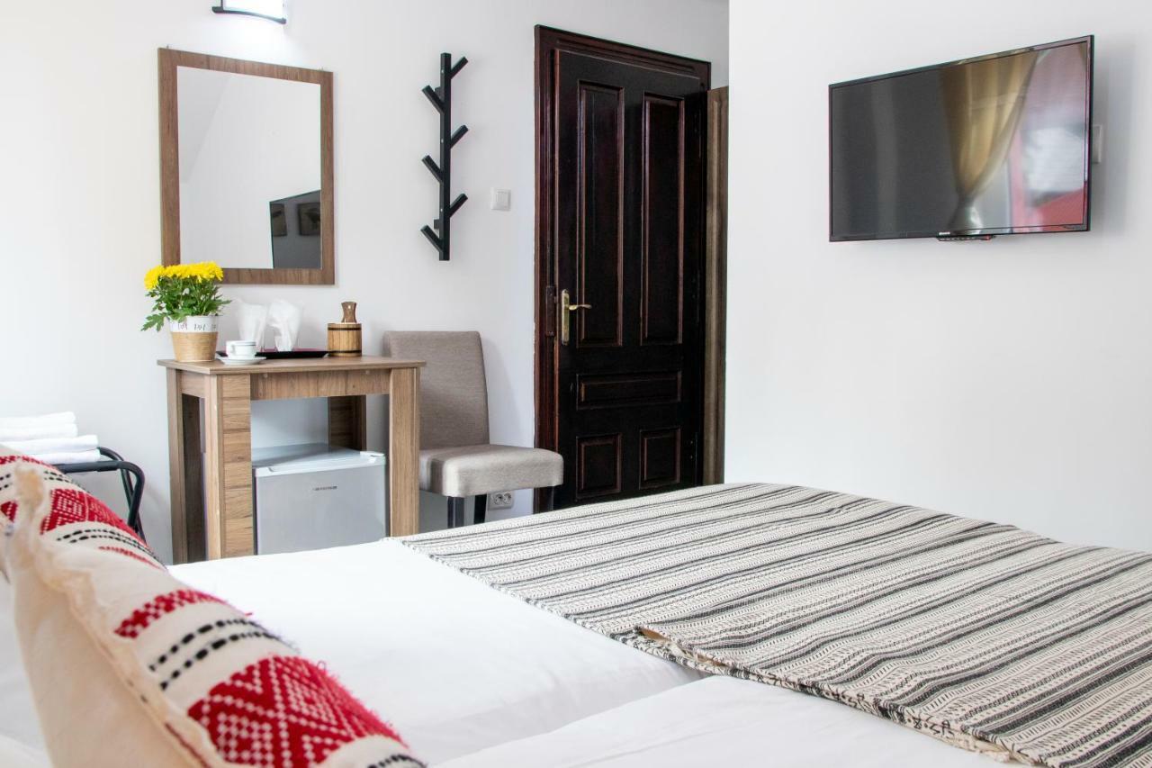 Hotel Floare De Colt Mînăstirea Humorului Exteriér fotografie