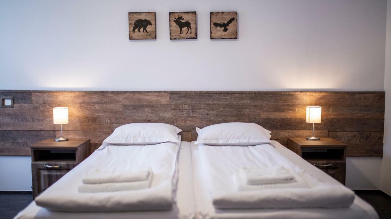 Hotel Floare De Colt Mînăstirea Humorului Exteriér fotografie