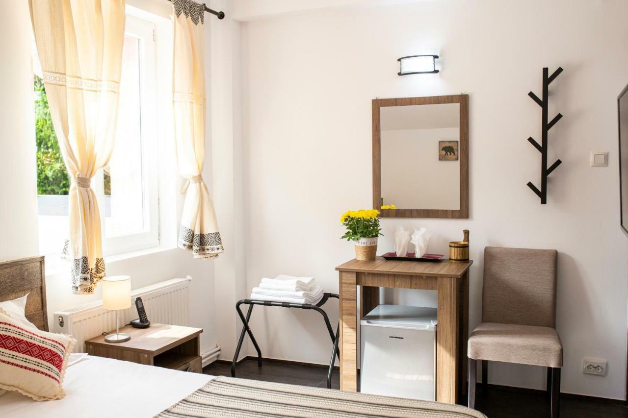 Hotel Floare De Colt Mînăstirea Humorului Exteriér fotografie