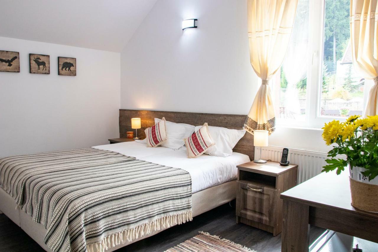 Hotel Floare De Colt Mînăstirea Humorului Exteriér fotografie