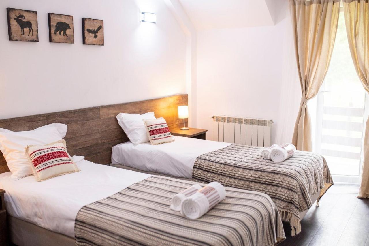 Hotel Floare De Colt Mînăstirea Humorului Exteriér fotografie